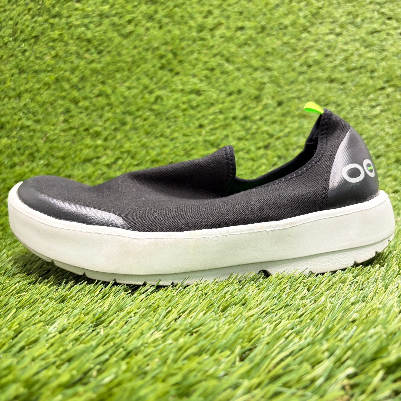 OOFOS OOmg eeZee Low Womens Size 7 Black Casual Walking Slip On Recovery Shoes