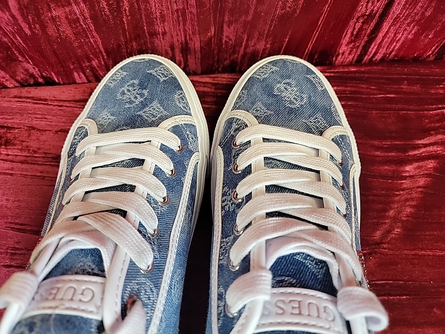 GUESS Women’s 10 Jelexa casual shoe Sneaker Medium Blue 420 new no box style