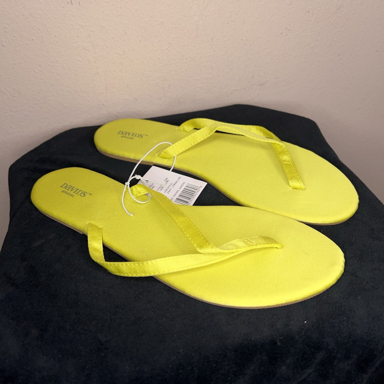New David’s Bridal Medium 7 8 Flip Flops Satin Fabric Womens Lime Yellow NWT
