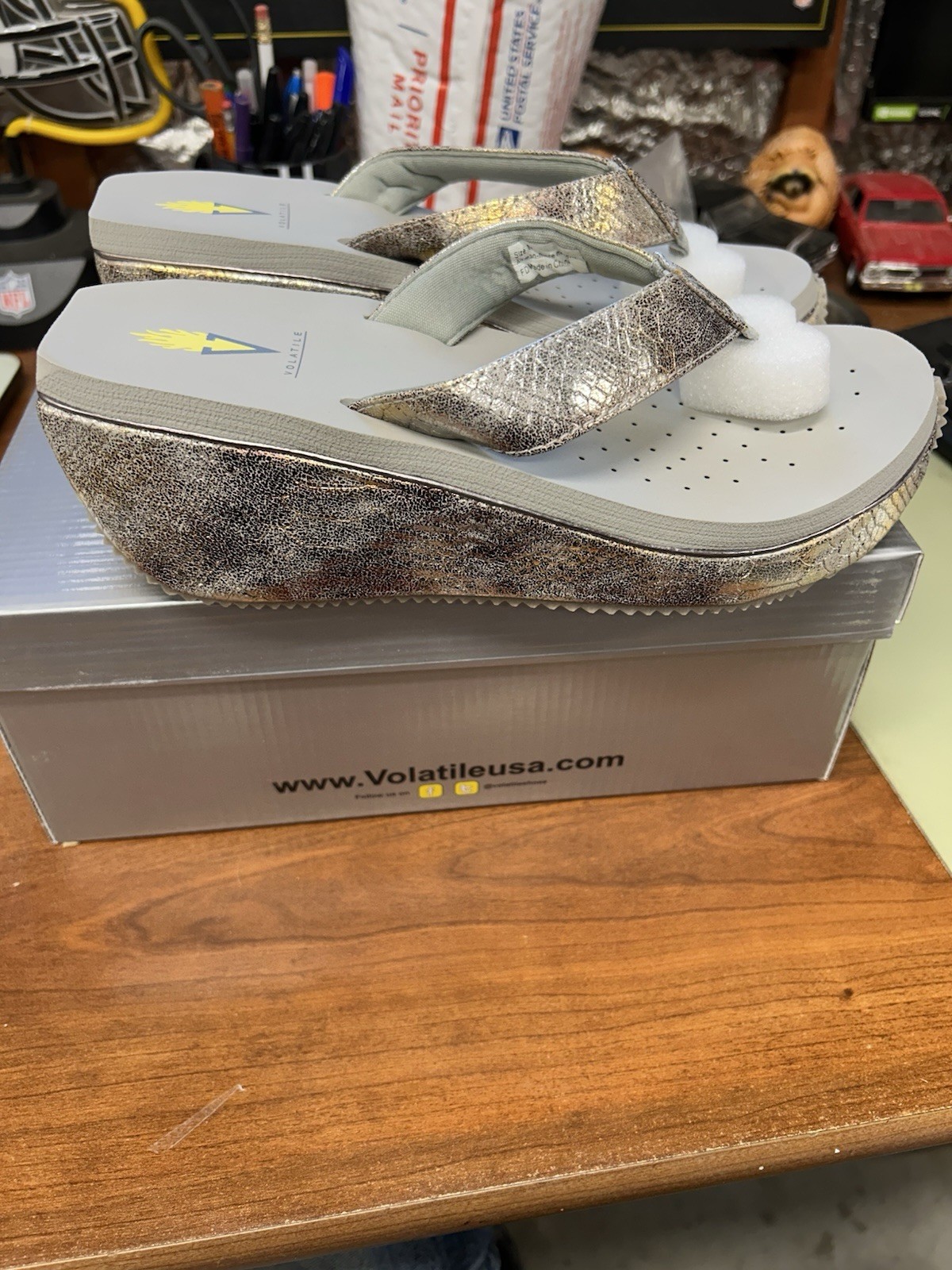 Volatile Platform Wedge Flip Flops Sandals Grey Snake Print Comfort Shoe size 10