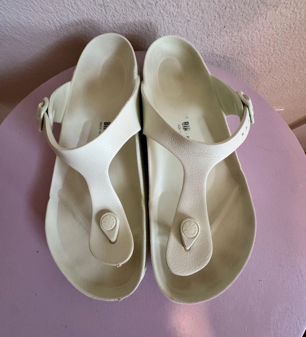 Birkenstock Green Thong Sandals with Buckle Women’s US 9 Rubber Logo