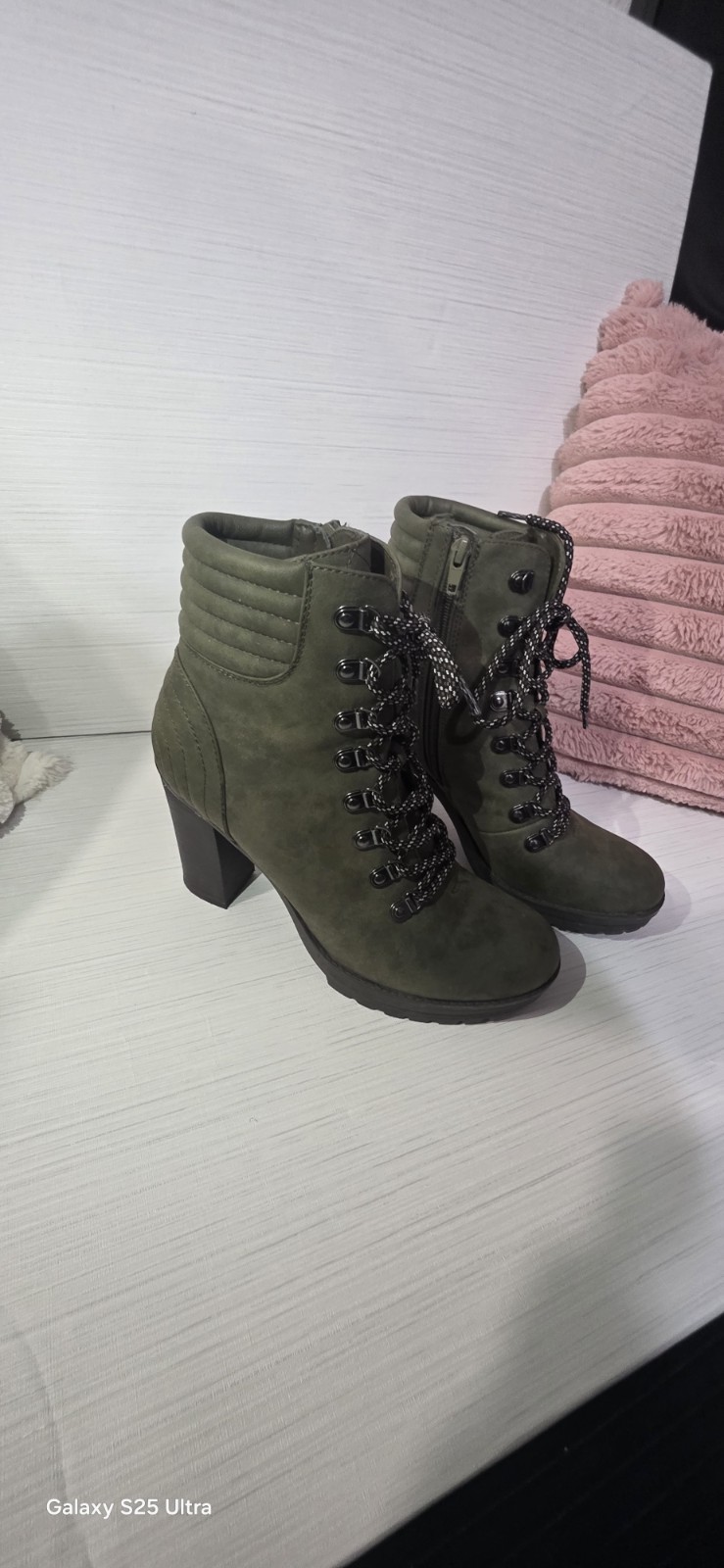 SEVEN7 Footwear Flatiron Olive Boots Women’s Size 8 Green New In Box