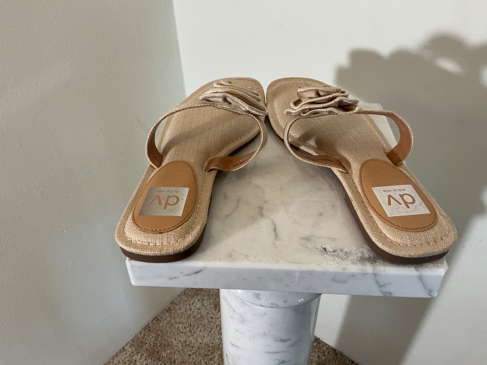 DV by Dolce Vita Cream Rosette Sandals Thong Floral Slide Size 7.5 Rose-Accent