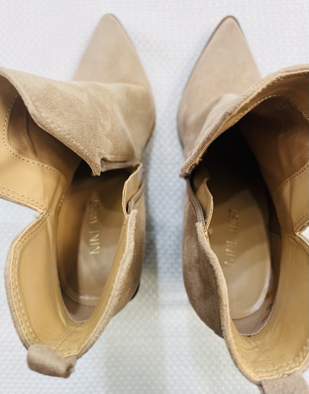 Nine West Women’s Size 7M Beige Faux Suede Pointed Toe Ankle Booties