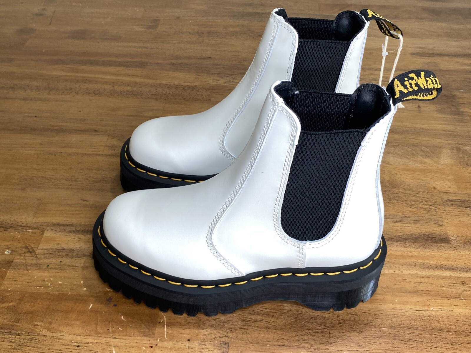 Dr. Martens 2976 Quad Platform Chelsea Unisex Boot | M 4 / W 5
