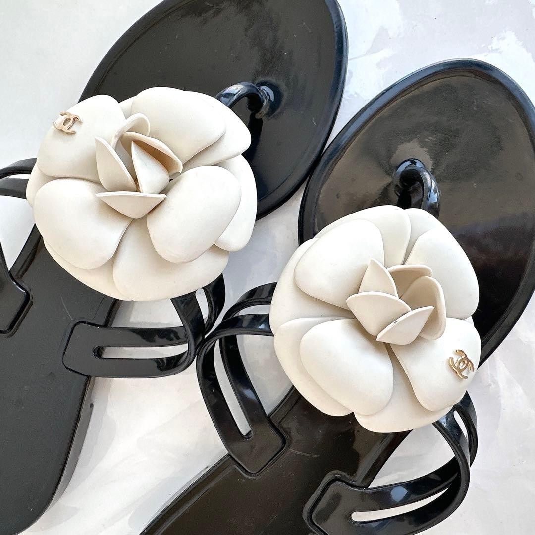 CHANEL Camellia Flat Thong Sandals Size 36 23cm White Black Rubber