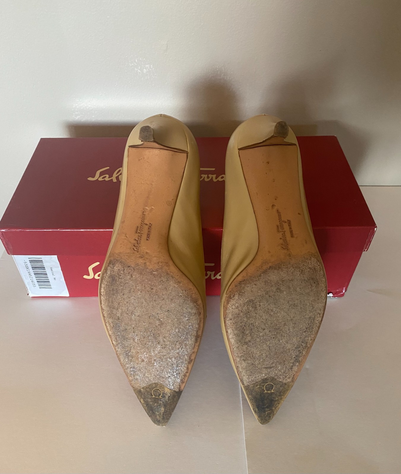 Vintage Salvatore Ferragamo Calfskin Leather «Carla» Kitten Heels Size 5 1/2