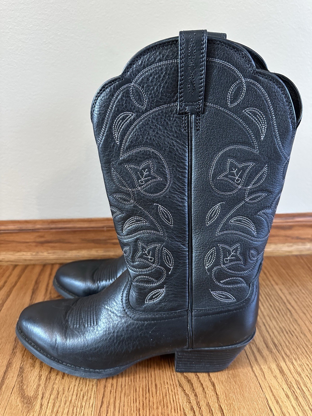 Ariat Women’s Heritage Western Round Toe Black Leather Boots Size 7B Medium
