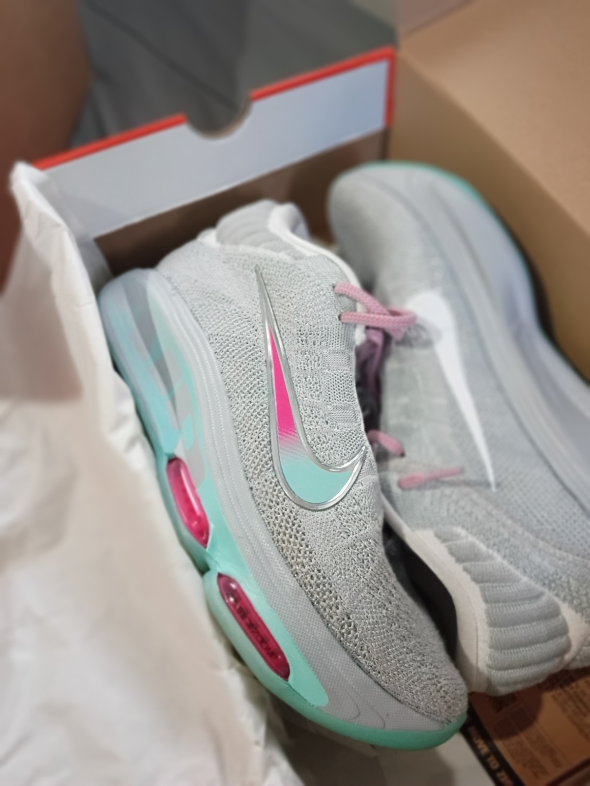 Nike Hustle GT3 Knit Low Top Sneakers Gray Pink Laces Mint Sole New Box