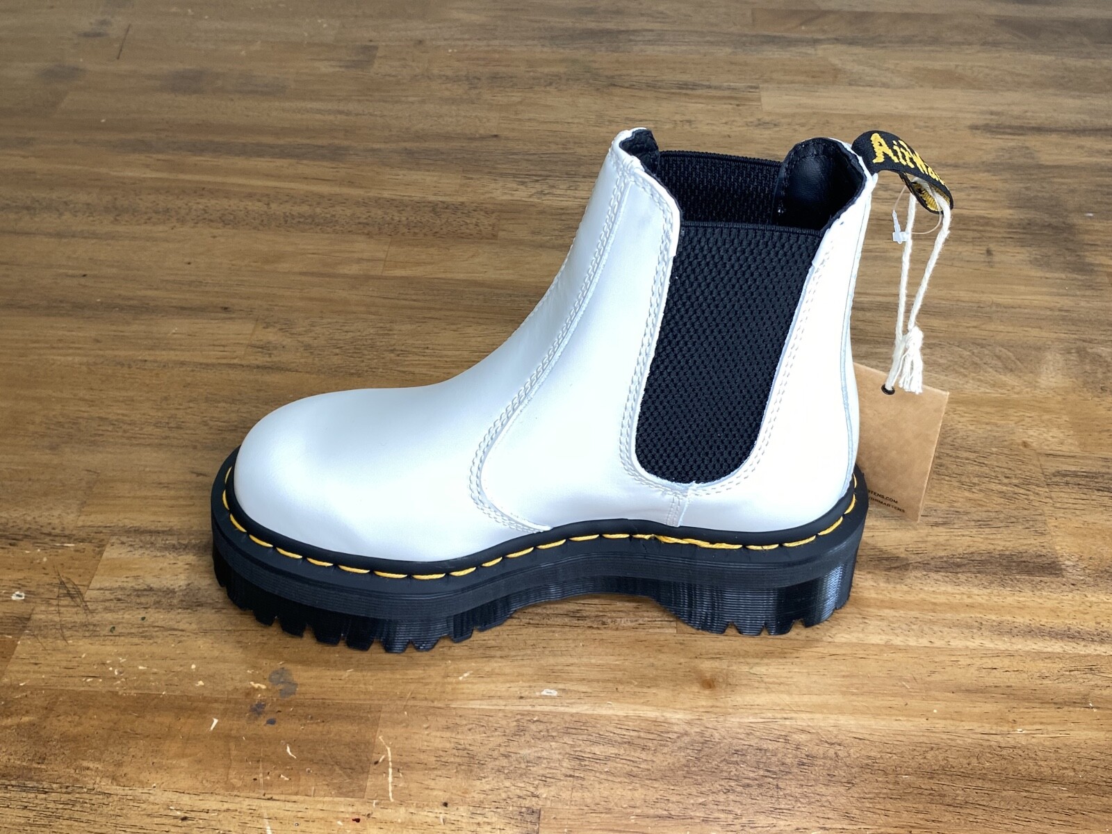 Dr. Martens 2976 Quad Platform Chelsea Unisex Boot | M 4 / W 5
