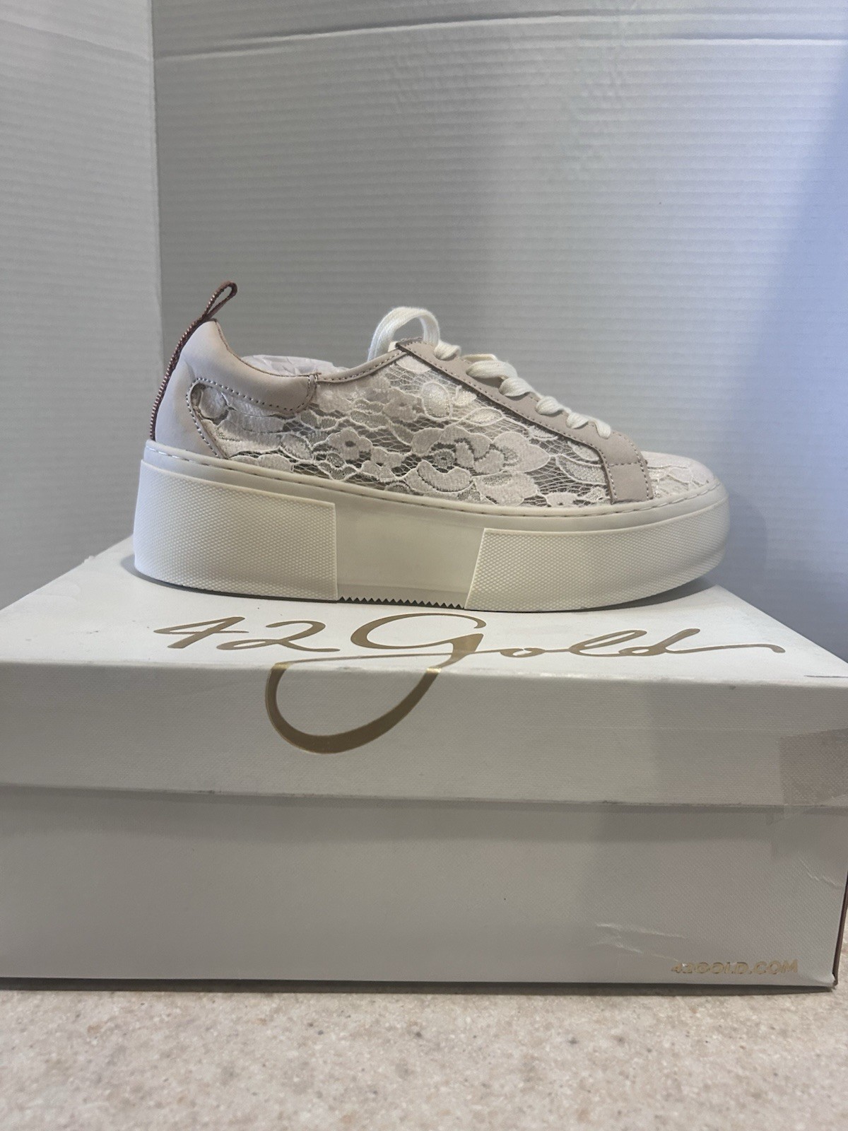 Women’s Designer Tennis Shoes Sz 9.5 Tan Platform Eyelet Lace 42 Gold Boho Hippy