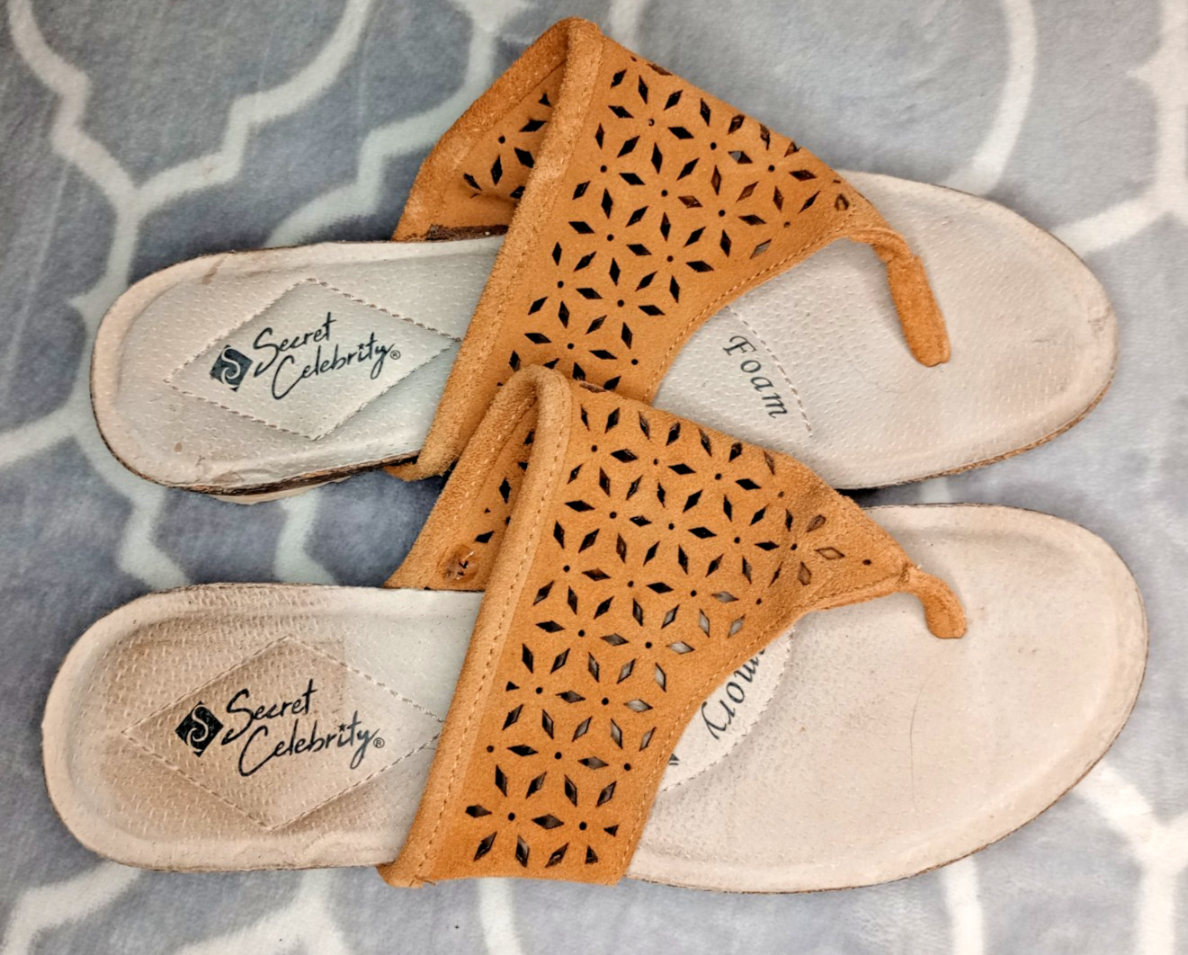 Secret Celebrity Ladies Memory Foam Wedge Sandals Slip On Brown/Tan 7 1/2