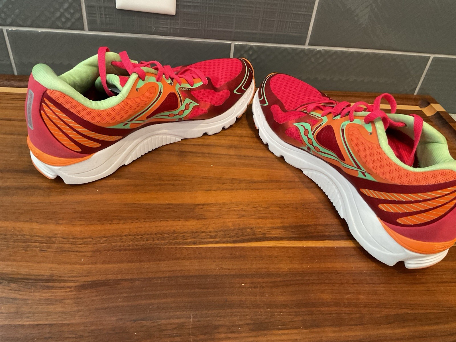 Saucony Kiara 6 Pink Orange Running Shoes Trainers 12 44.5