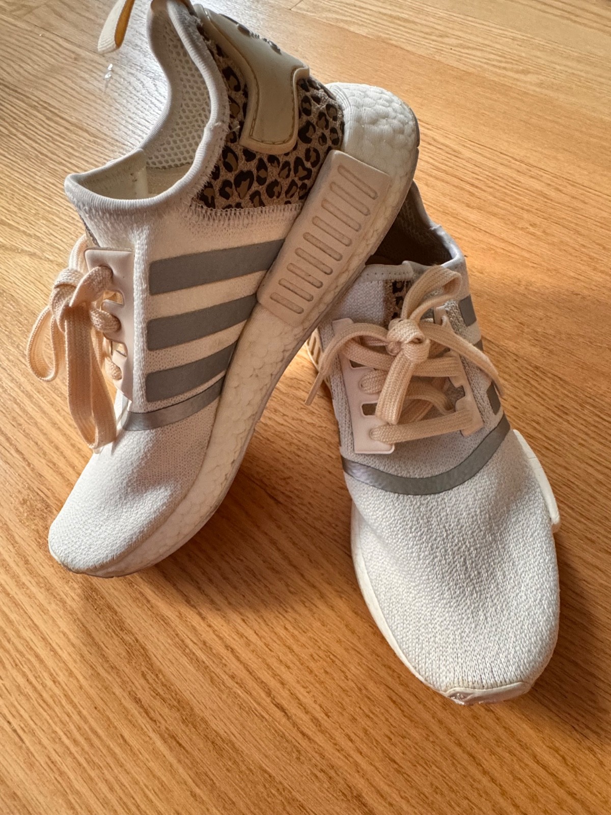 ADIDAS NMD_R1 FZ1018 Women’s White Cheetah Lightweight Canvas Sneakers – Size 8