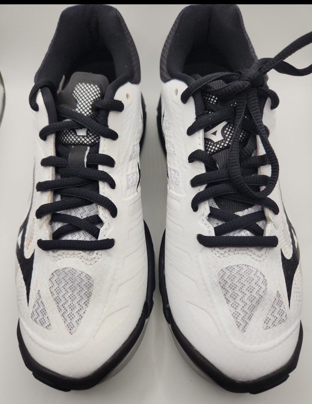 New With Defects – Mizuno Wave Lightning Z4 Shoes – Size 6
