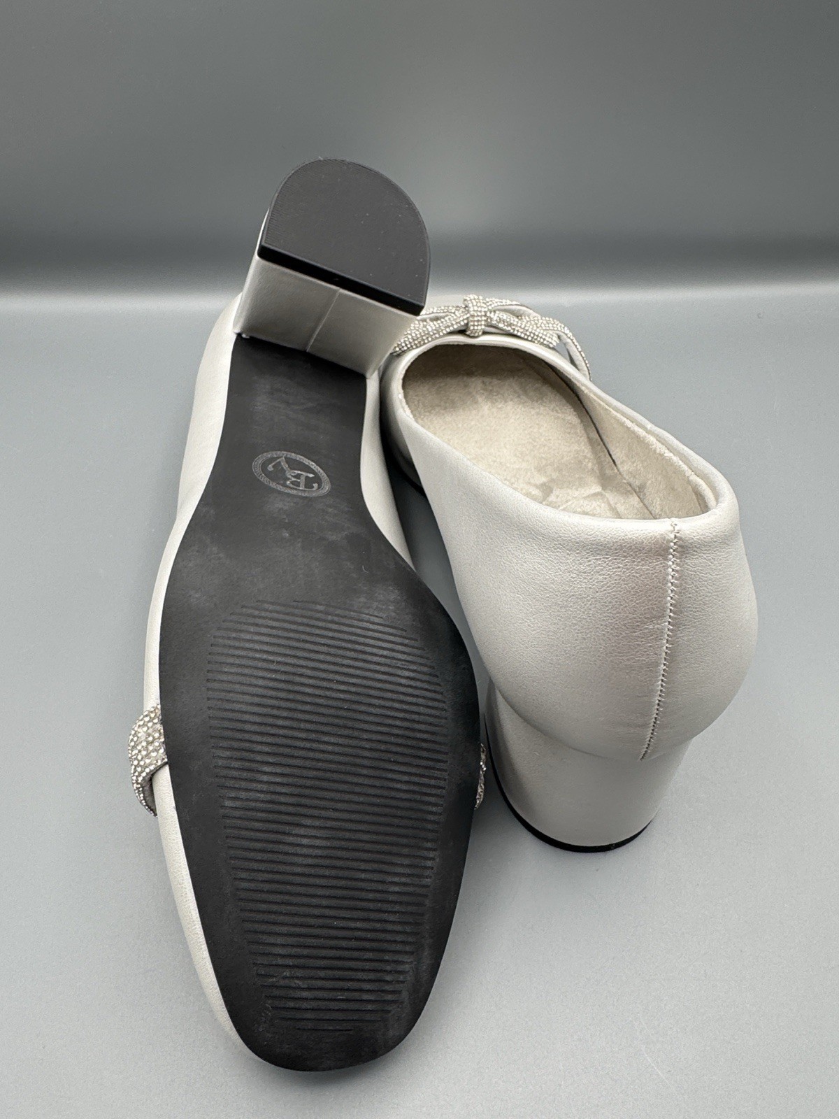 Bella Vita Marigold Pumps Size 9.5 Wide