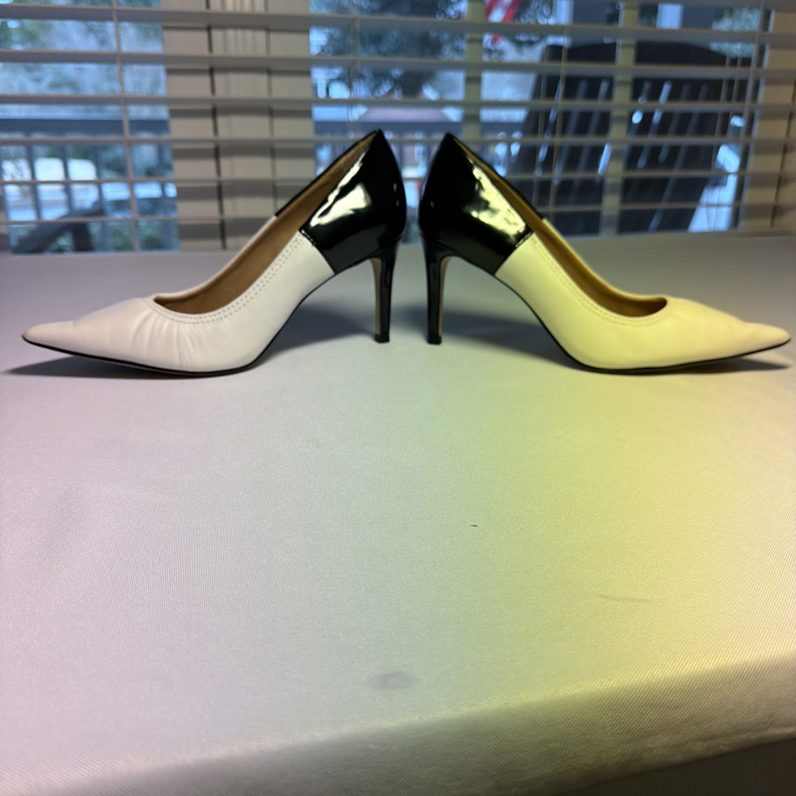 Tahari “Peyton” two-tone pumps Size 7M