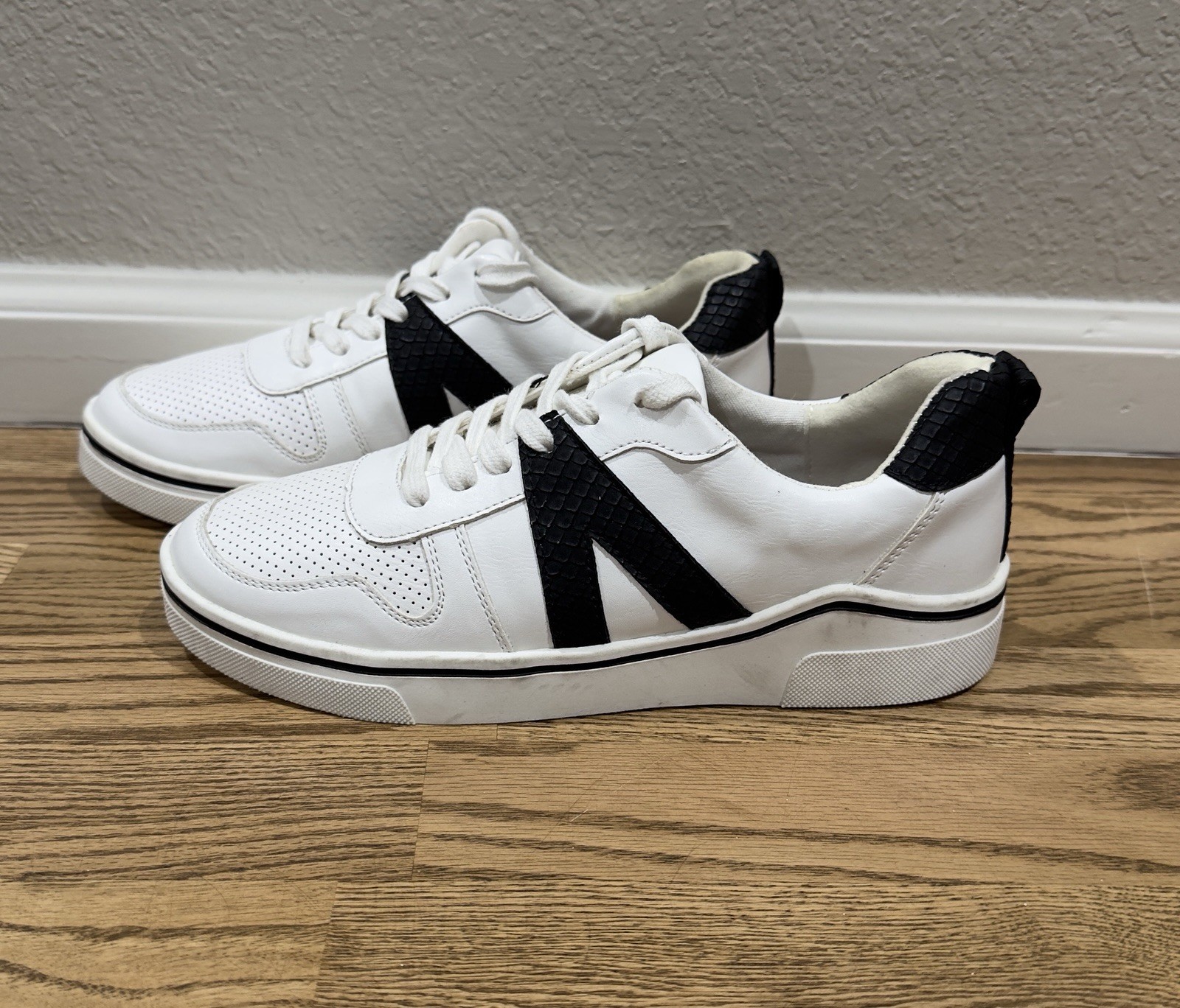 MIA Fashion Sneakers Shoes White Black Women’s Size 7 Casual Low Top
