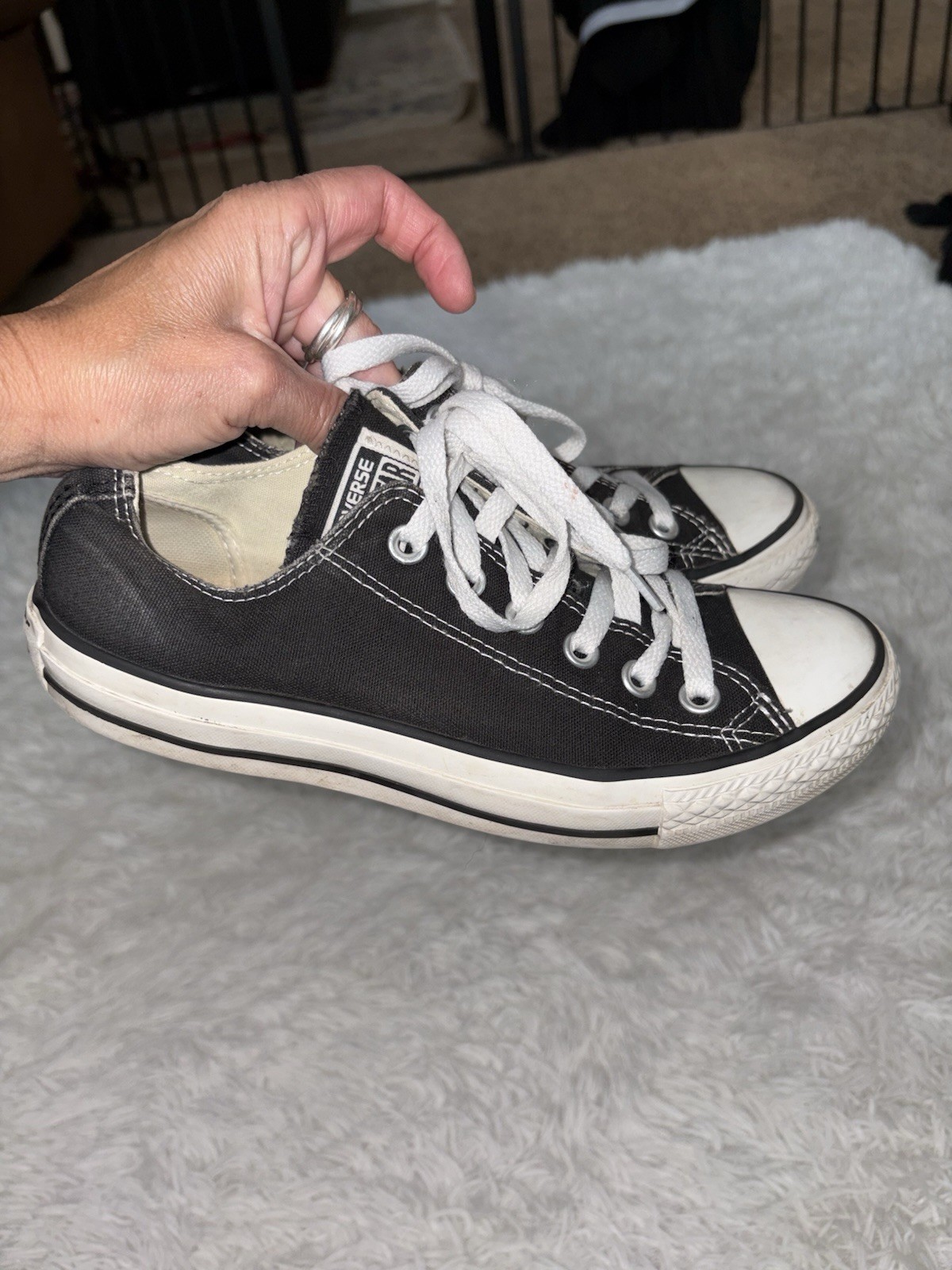 Converse All Star Women’s 7 Men’s 5 Classic Black Lace Sneaker.