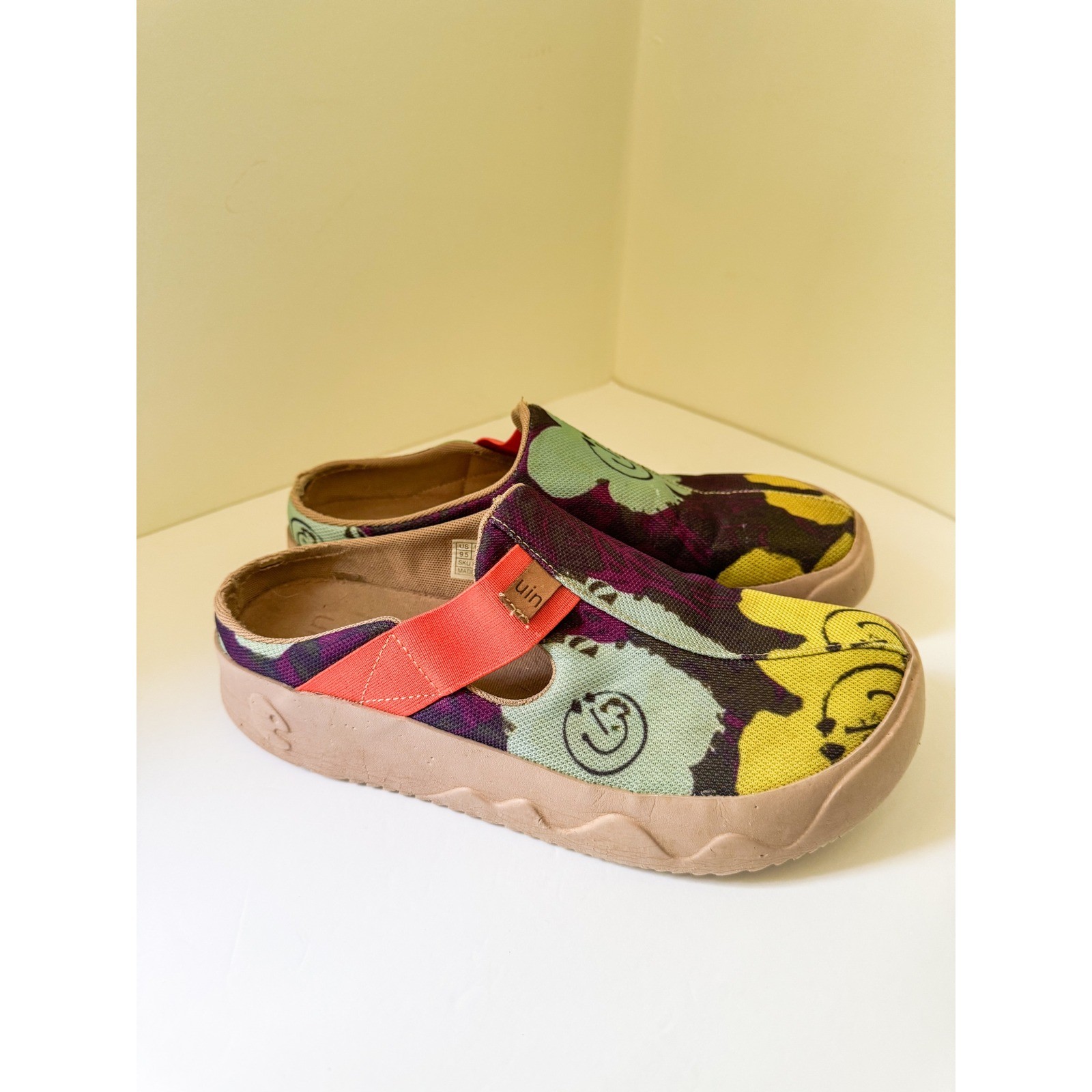 UIN Spanish Art Women SlipOn Mules Smiley Face Floral Purple Yellow 9.5 Wide Toe