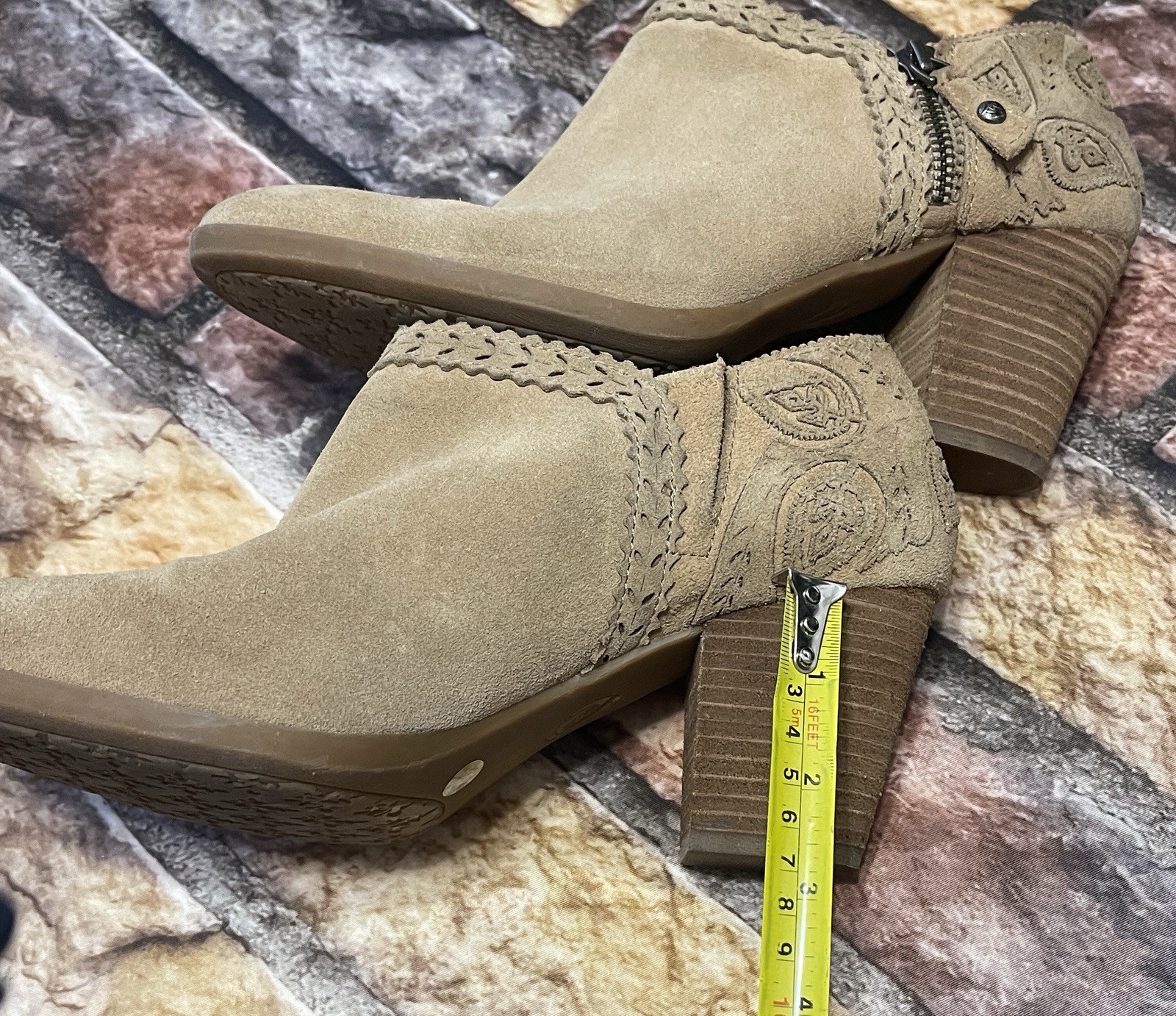 Nurture By Lamaze Suede Ankle Booties Cutout Leaves Scalloped Edging Tan Size 9