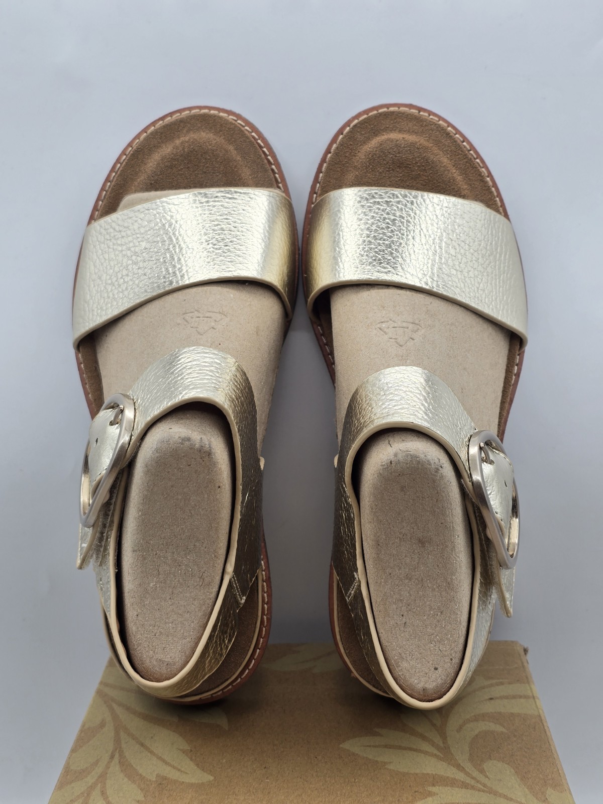 NIB Sofft Women’s Bali Platino Sandal – Size 6.5M