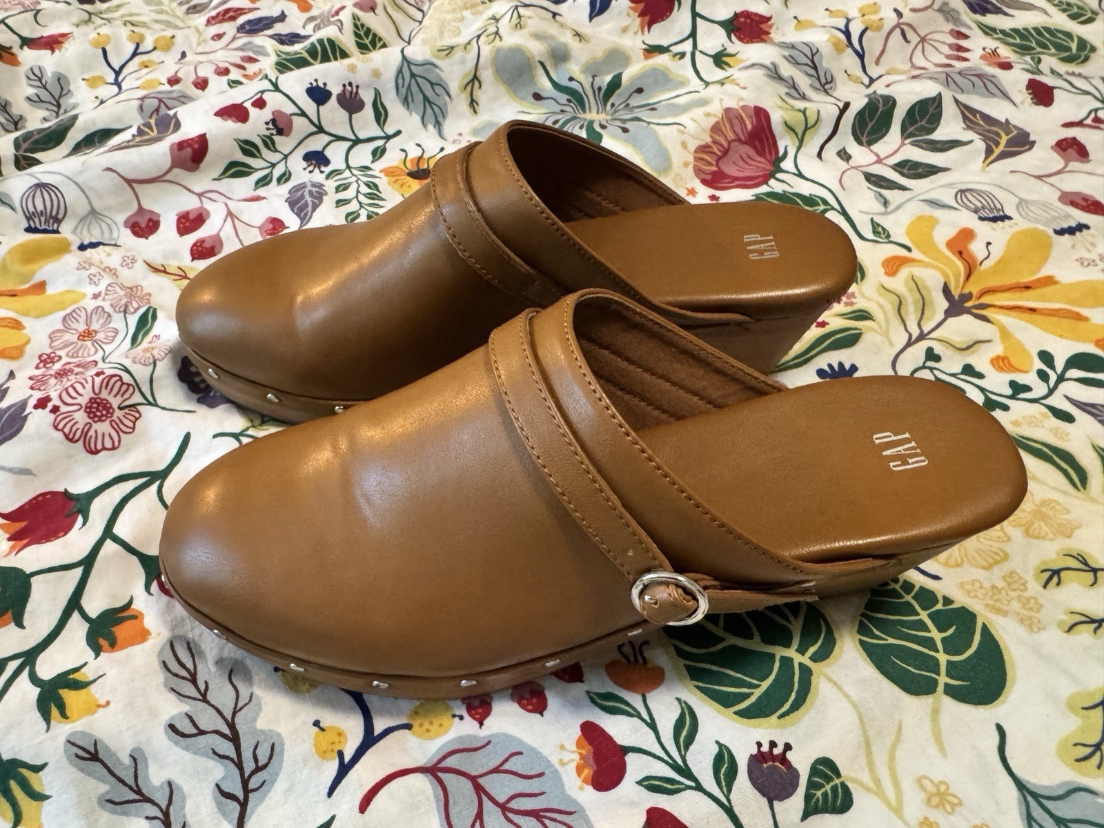 New Gap Cognac Brown Faux Leather Clogs 7 8 Metal Buckle Studded Faux Wood Heel