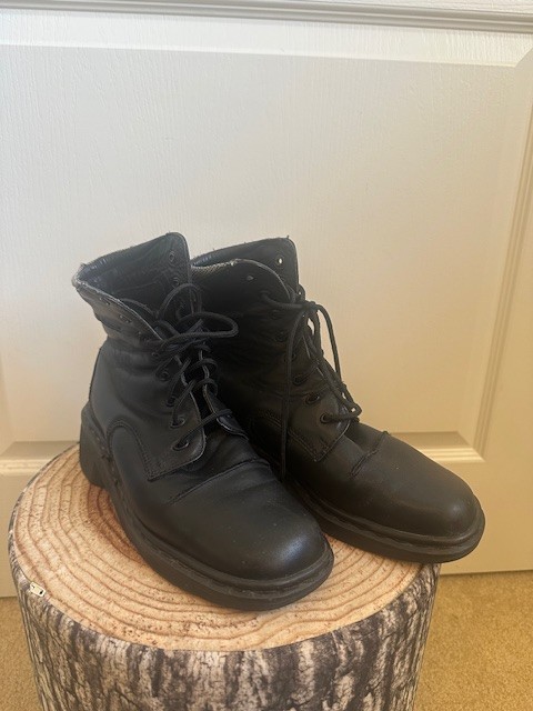 Dr. Martens Vintage Y2K Leather Combat Cap Toe Boots for Women, Size UK 6 US 8