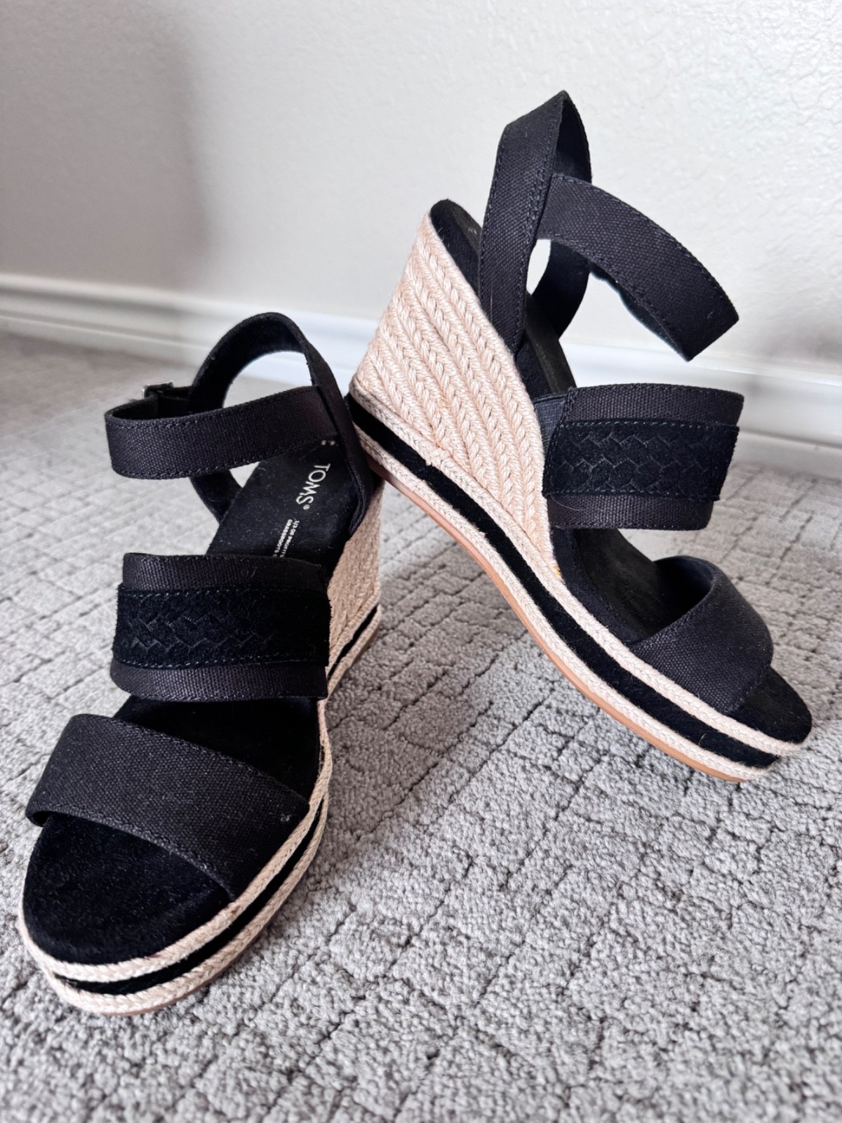 Tom’s Madelyn Espadrille Wedge Sandal size 6.5 color Black