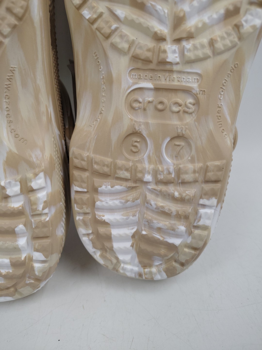 Crocs Unisex Baya Marbled Clog Chai Multi – US Men 5 Women 7 EU 37-38 Brand New