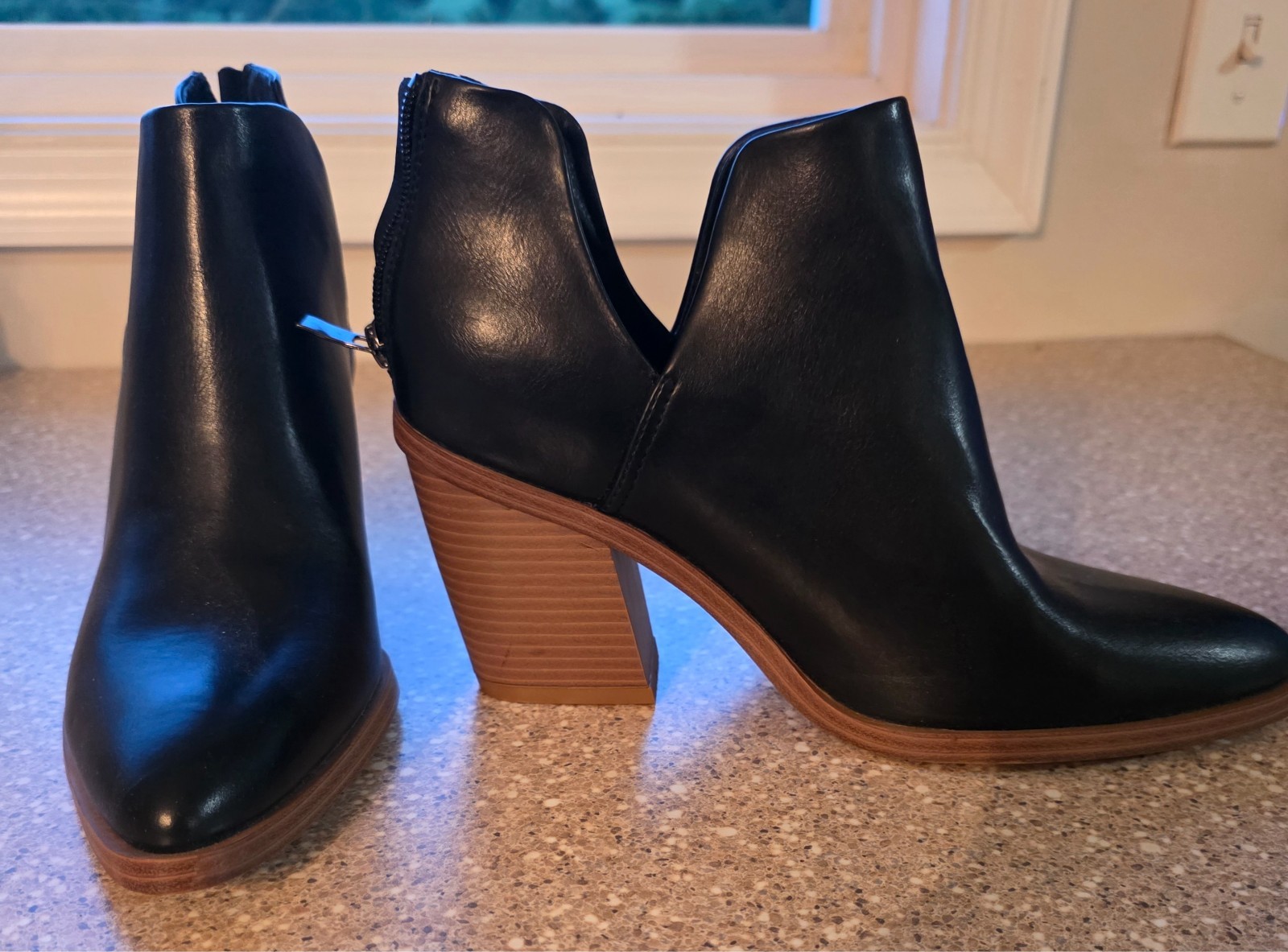 Mysoft Chic Black V-Cut Ankle Booties with Stacked Chunky Heel – Size 8