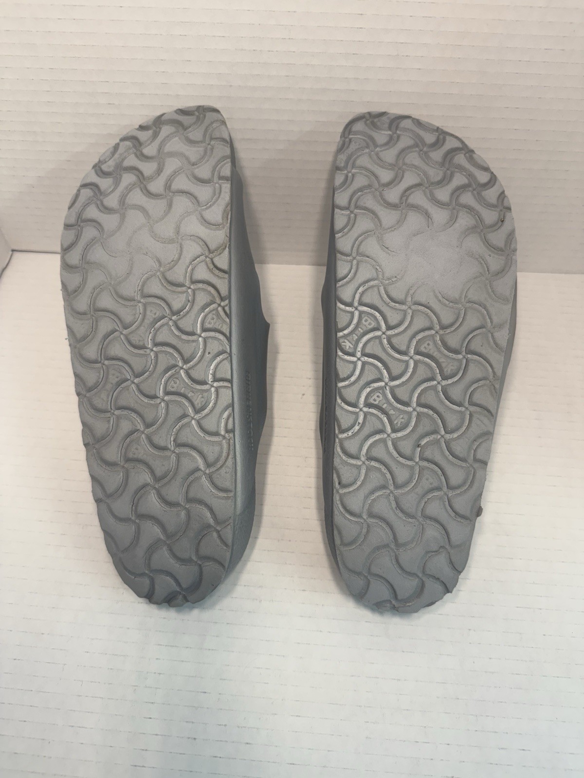 Women’s Size 8 Birkenstock 39 Arizona EVA Foam Sandals Gray Silver
