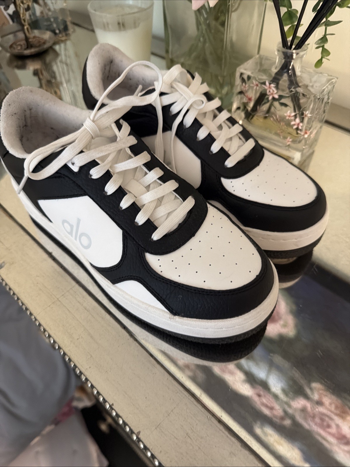 Alo Yoga Recovery Mode Sneaker Black/ White Leather Women’s Size 8.5/Mens 7
