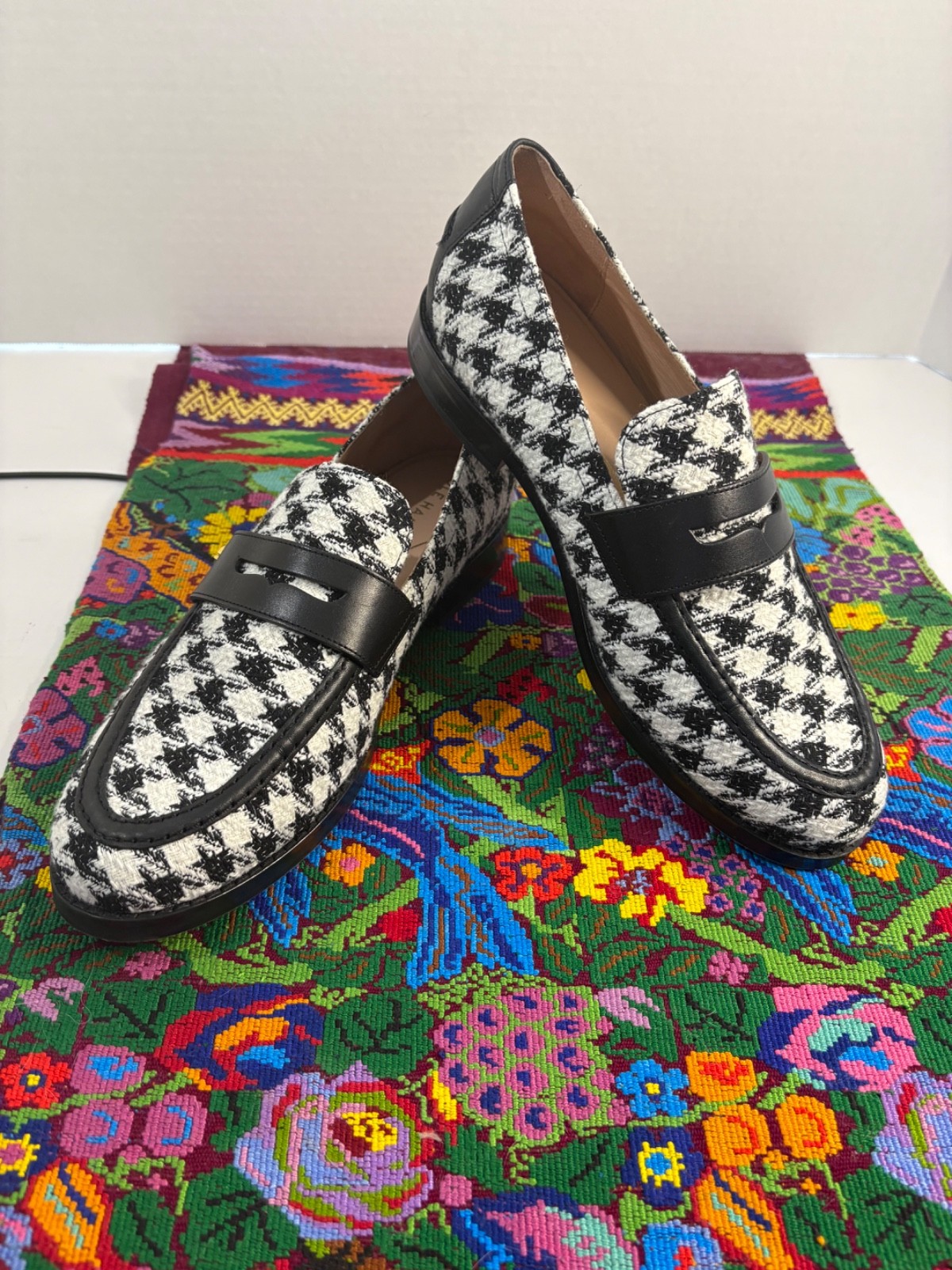 Cole Haan Women’s Lux Pinch Penny Loafer Houndstooth Black White Preppy 9.5B EUC