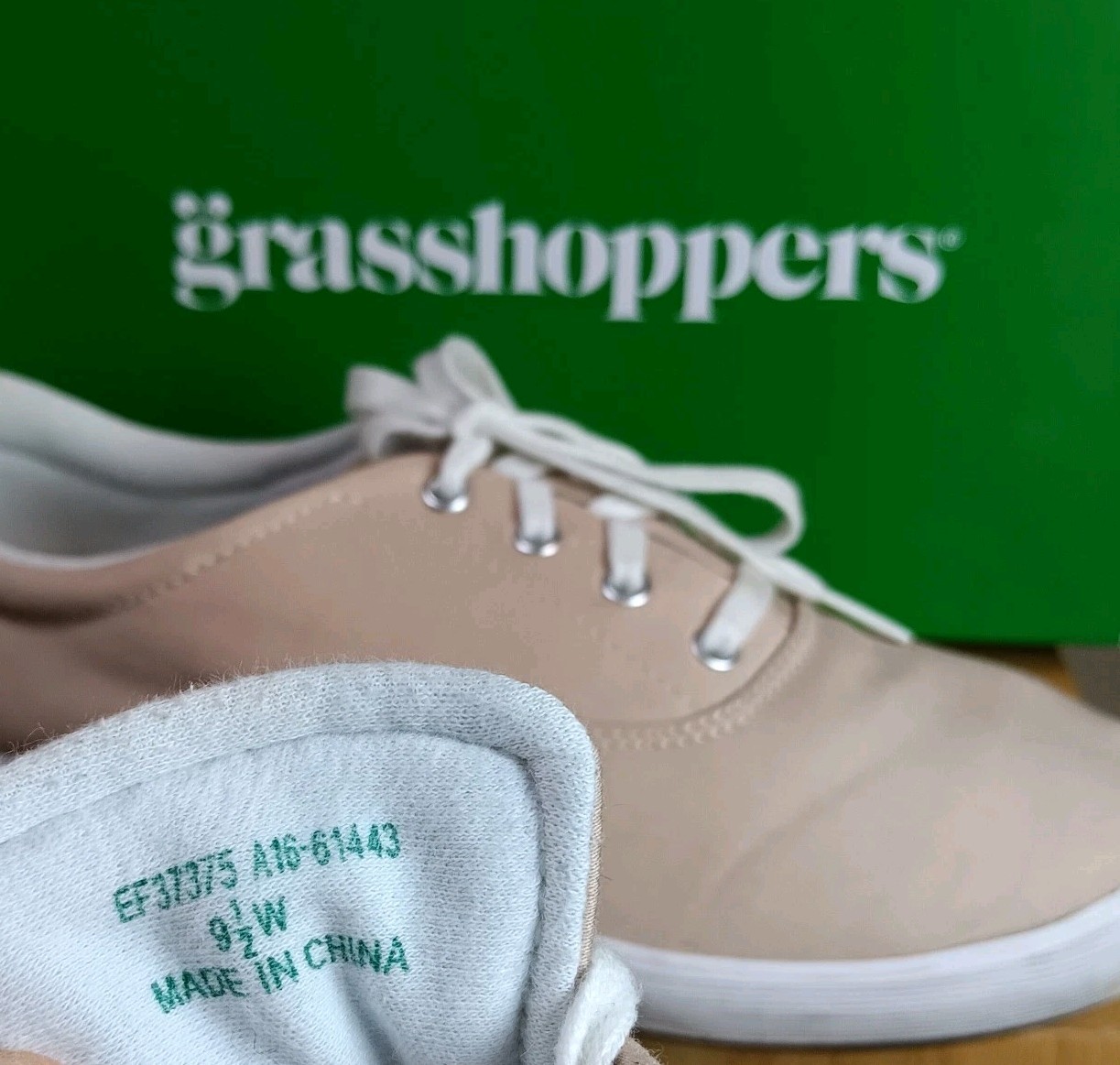 New With Box Grasshoppers Janey Memory Foam Orthopedic Comfort Sneaker 9.5 W