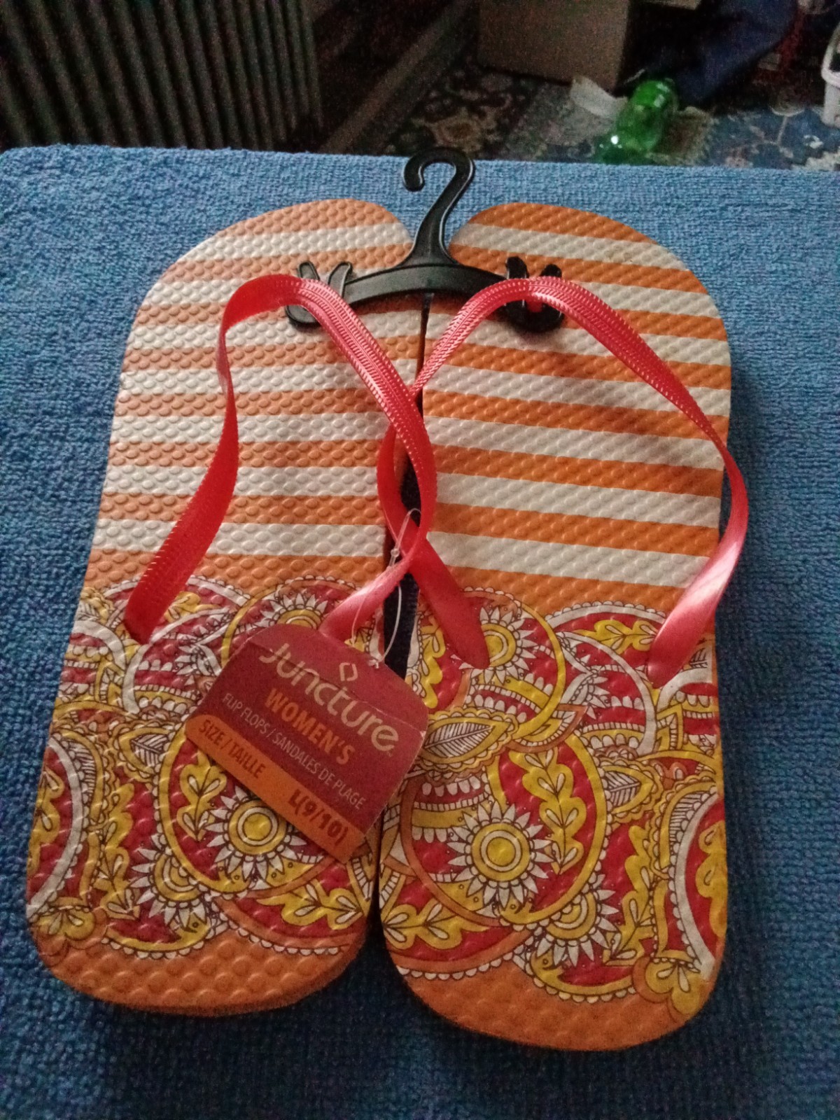 A Pair Of Juncture Women’s Large 9/10 Orange And White Flip Flops/Sandals