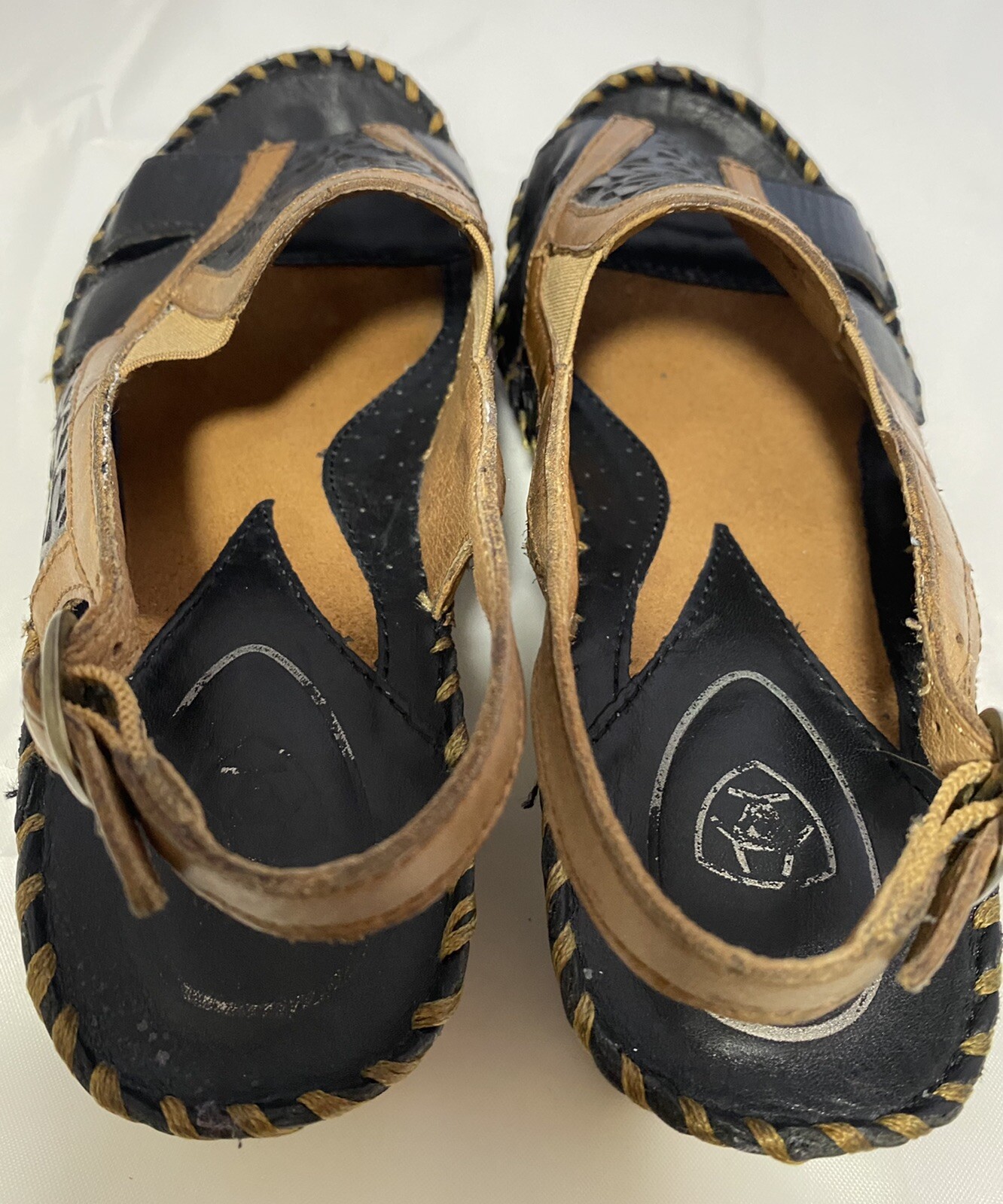 Ariat Women’s Two Tone Leather Open Toe Strap Back Sandals 2″ Heel Size 8.58″