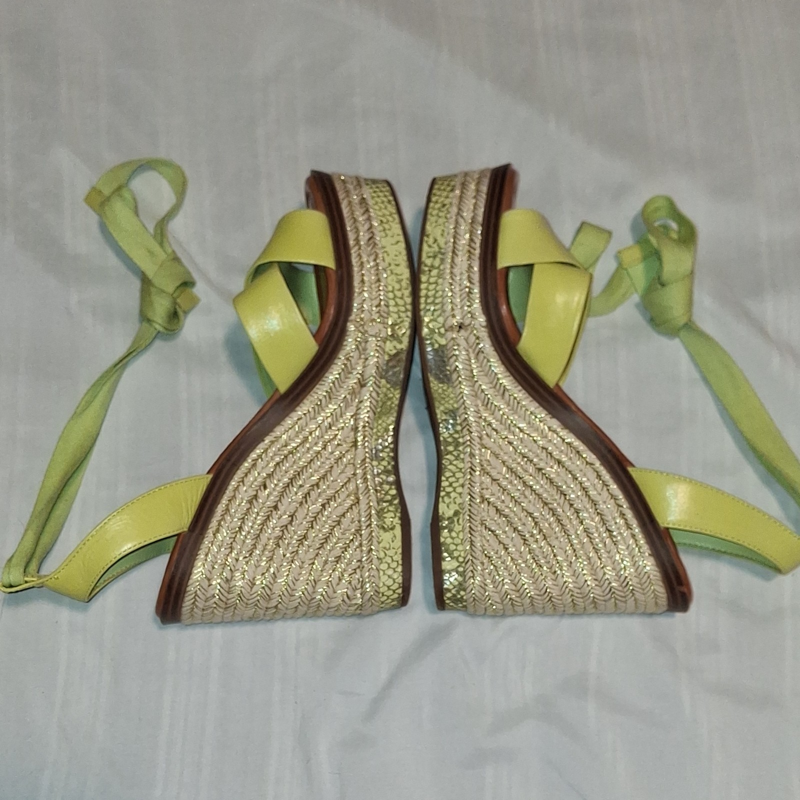 Sexy Vince Camuto Women’s Green Leather Wedge Sandals Tie Ankle Strap US 9.5