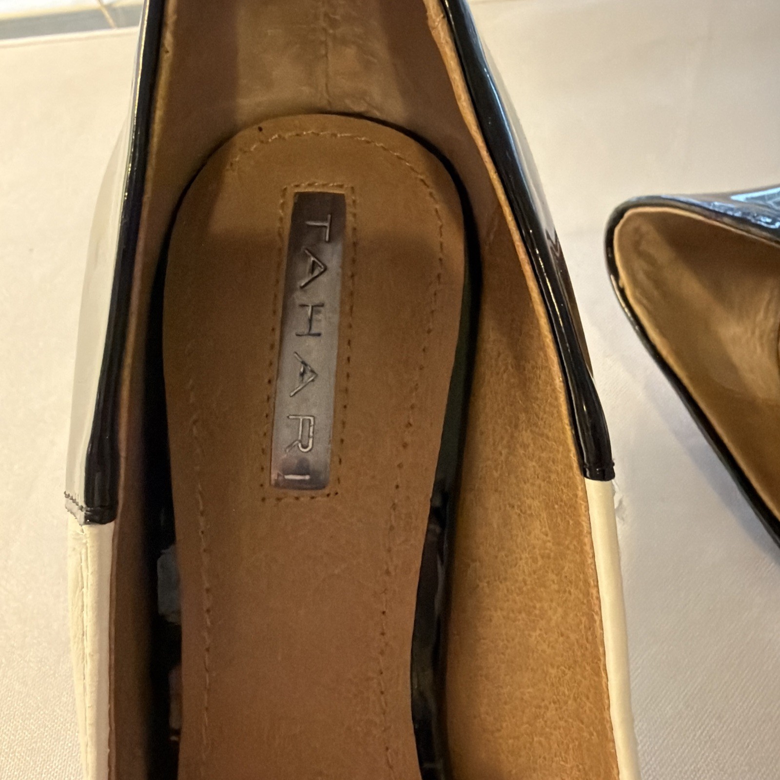 Tahari “Peyton” two-tone pumps Size 7M