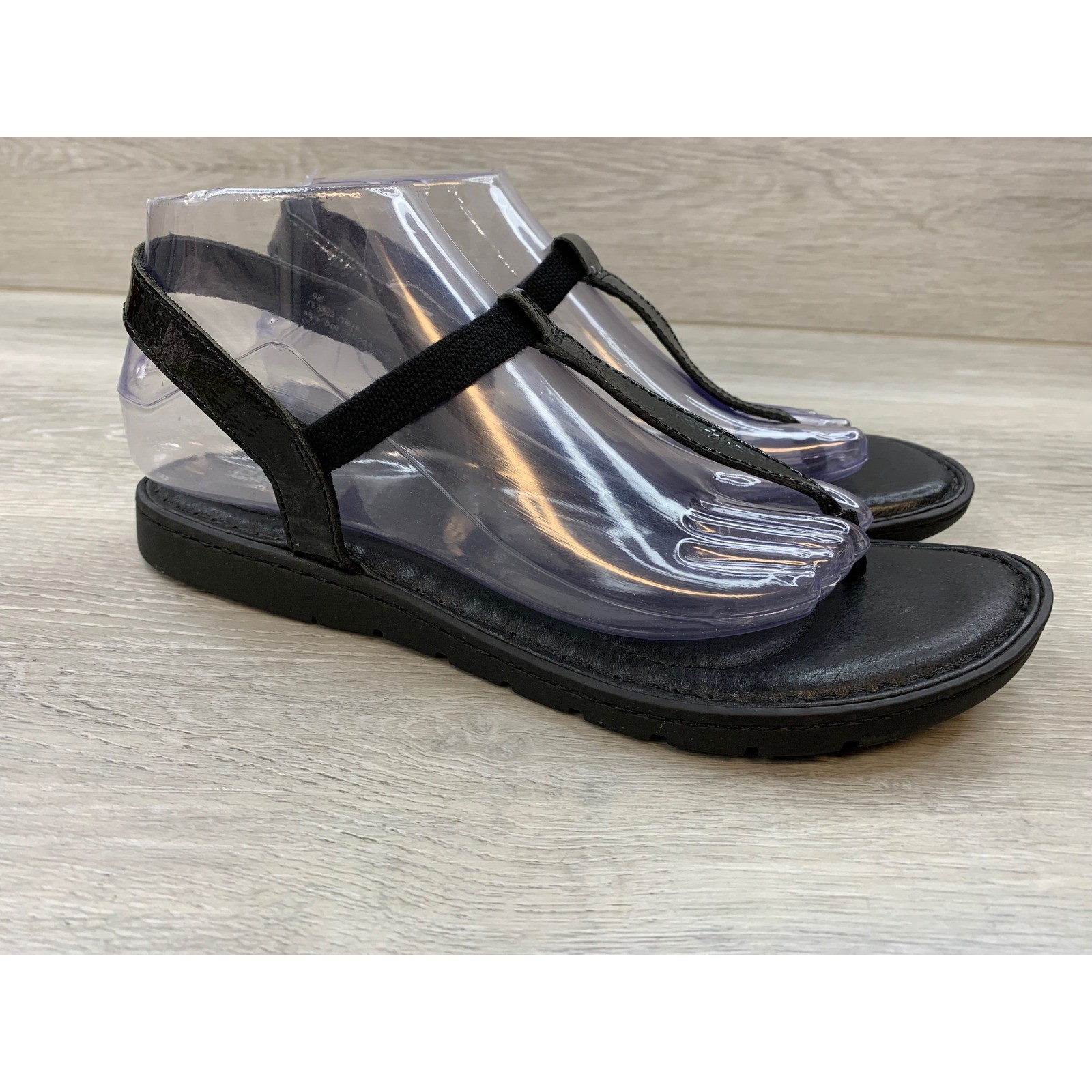 Born Women’s Sandals Black Leather T-Strap Comfort Flat 9 Casual Comfort Shoes