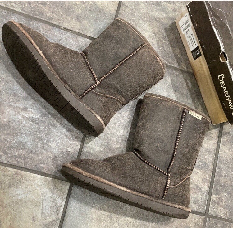 BEARPAW DISTRESSED CHESTNUT Emma Short 608W Boots Womens Size 9 w/BOX Great Cond
