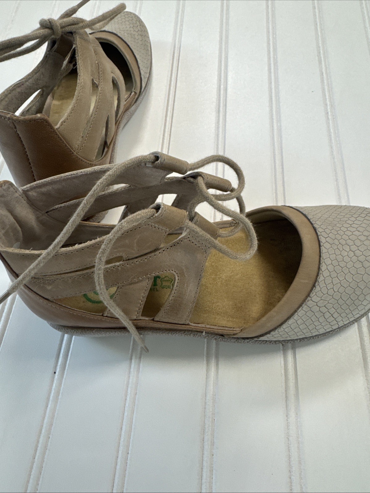 Naot Women’s Lace Up Kata Shoes US 7 EU 38 Beige Lizard Leather Comfort $199