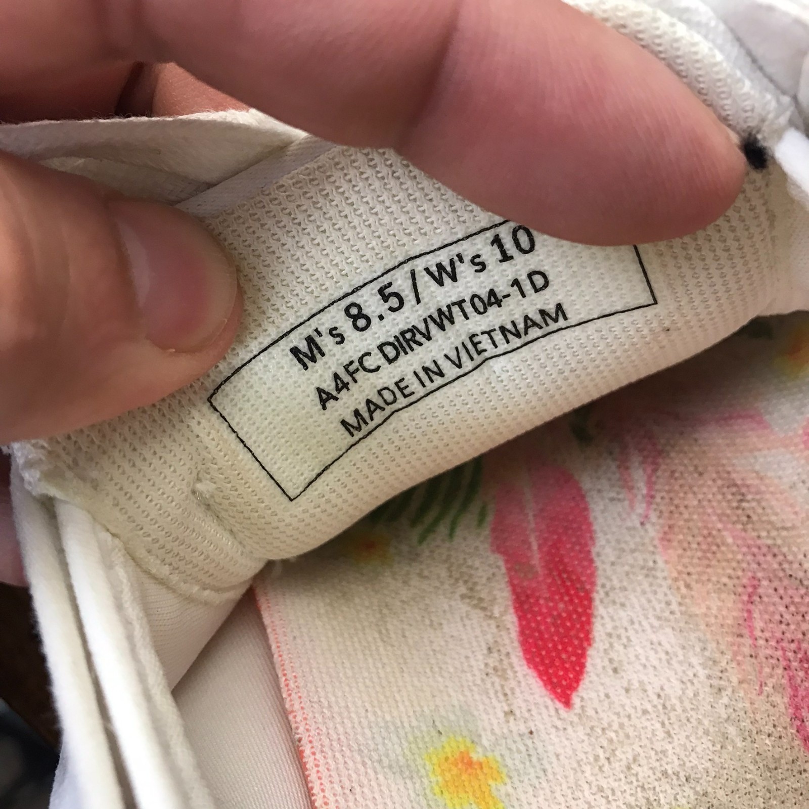Kizik Irvine Canvas Sneaker M 8.5 W 10 White Floral Hands Free Comfort Shoes