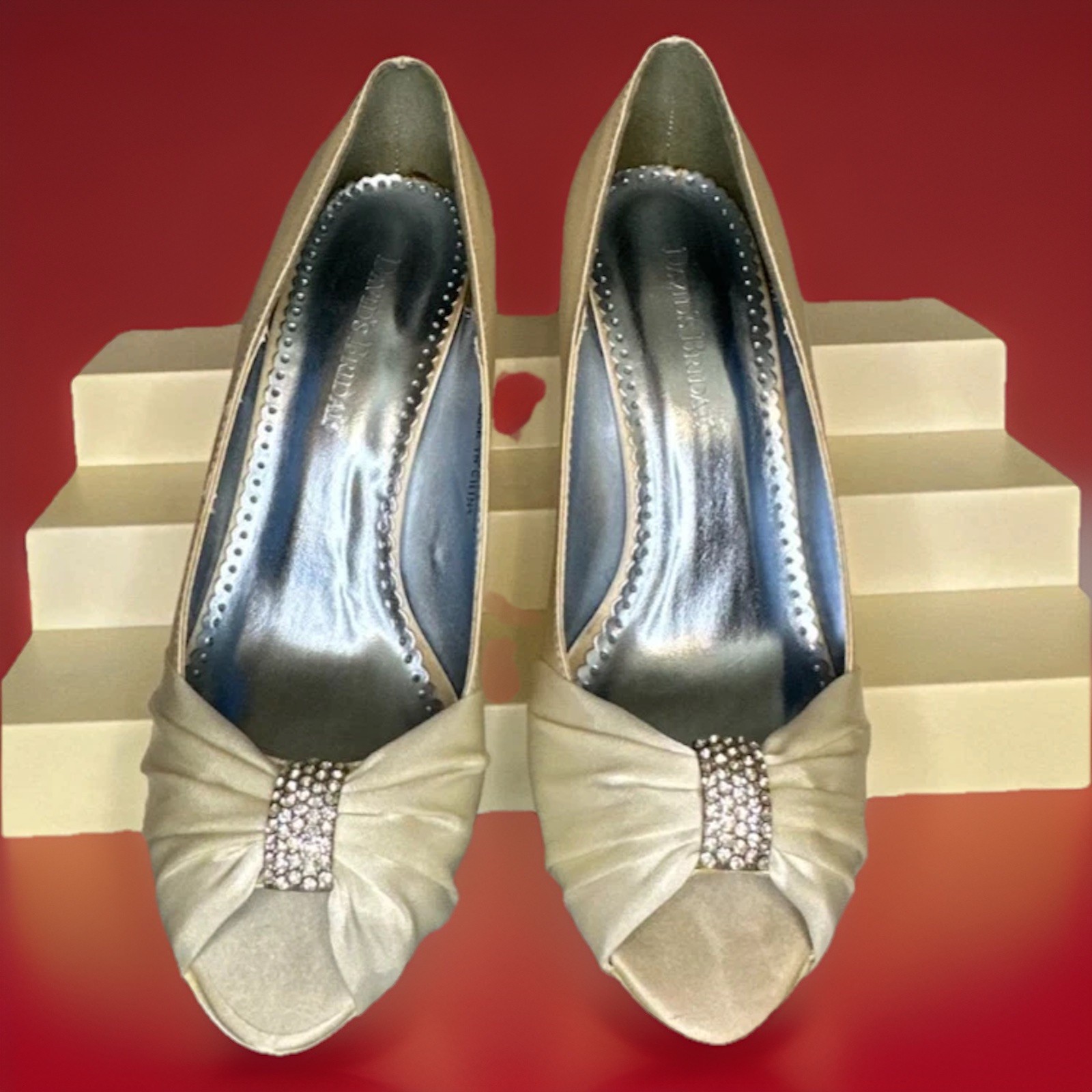 Davids Bridal cream satin women’s pump heels rhinestone detail size 8.5