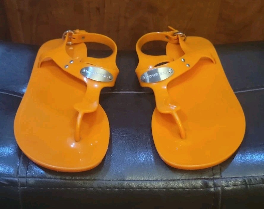 MICHAEL KORS MK PLATE ICONIC JELLY LOGO ORANGE THONG SANDALS 7.5