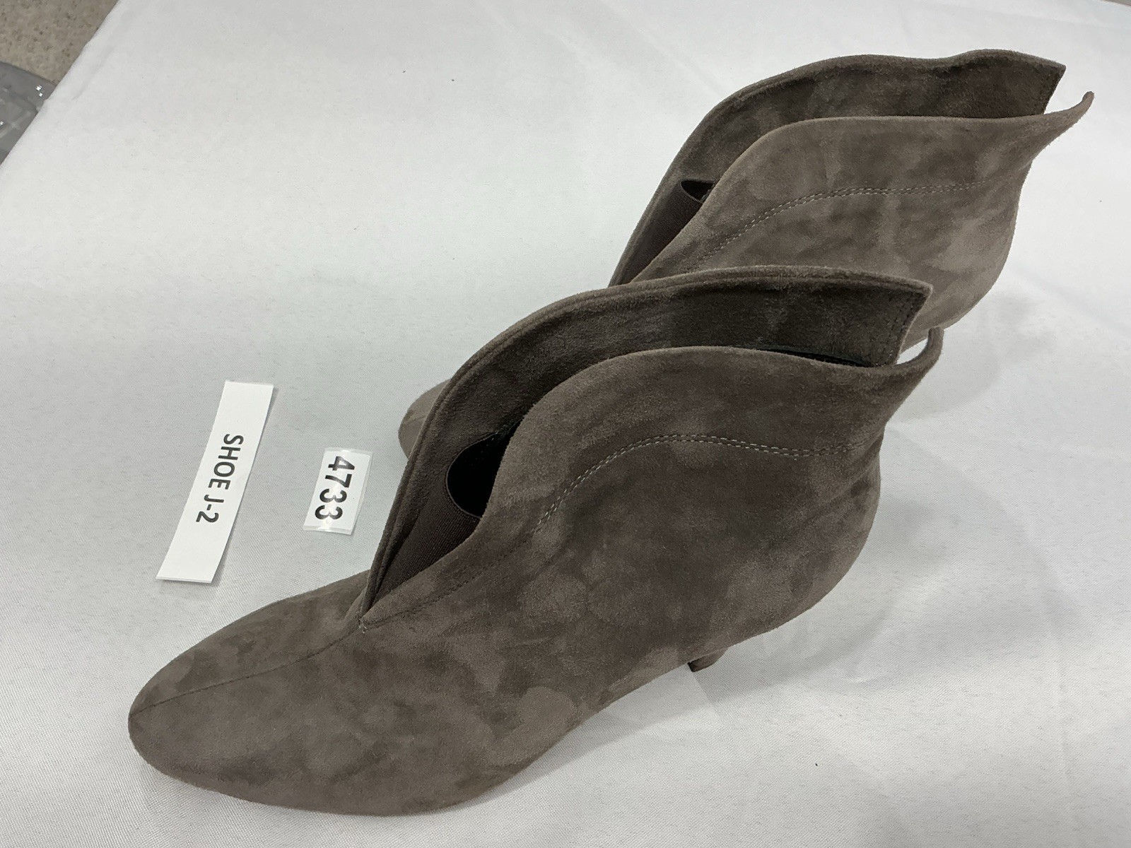Womans Carvela Comfort Bootie Pull On 8.5/9 Brownish Gray V Front Stacked Heel