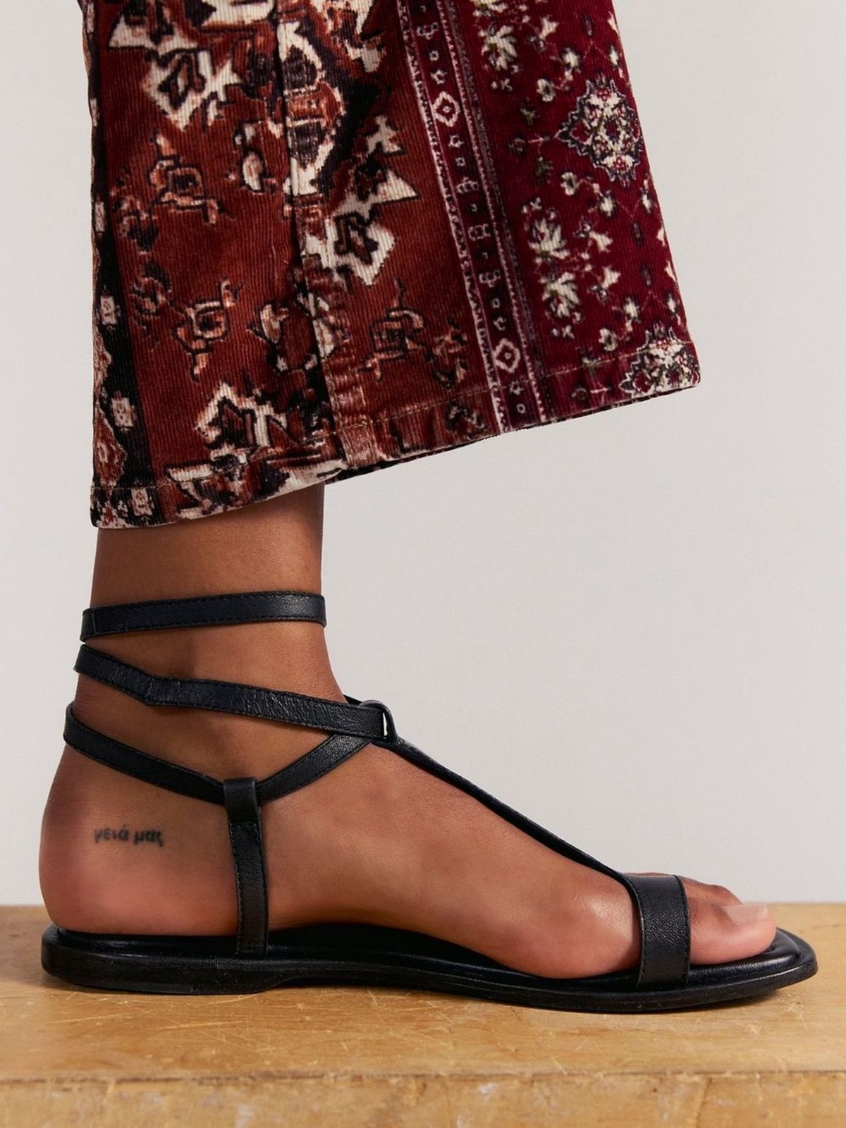 NWOB Free People Black Strappy Ankle Wrap Leather Ankle Sandals Size 8.5