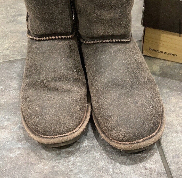 BEARPAW DISTRESSED CHESTNUT Emma Short 608W Boots Womens Size 9 w/BOX Great Cond