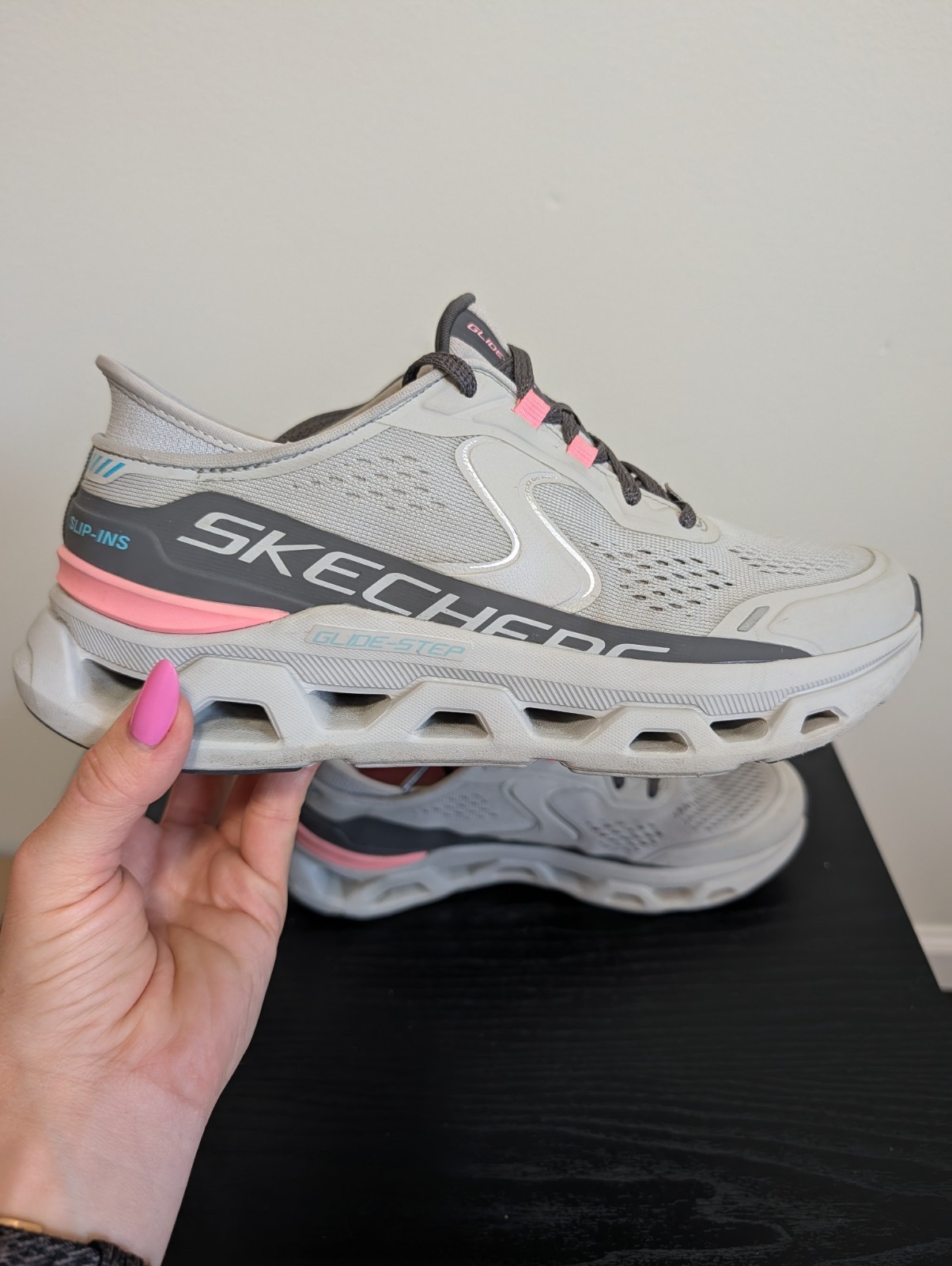 Skechers Slip-in GOwalk Glide-Step Altus Shoes Womens Size 7.5 Athletic Slip-ins
