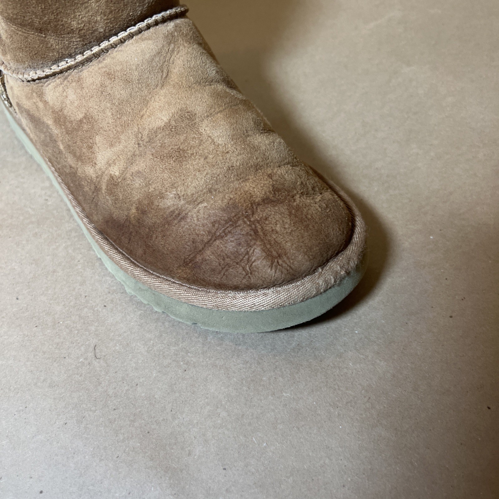 Used UGG Mini Bailey Button In Chestnut Tan Brown Winter Boots Size US Women’s 5